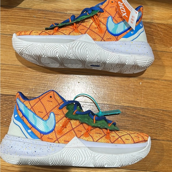 SpongeBob SquarePants X Kyrie 5 ‘Pineapple House’ GS Size 5.5